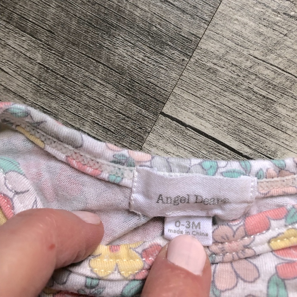 Baby Girl Lot Clothing Set in Pink, Flowers, Strawberries rompers and sleepers - Picture 5 of 14
